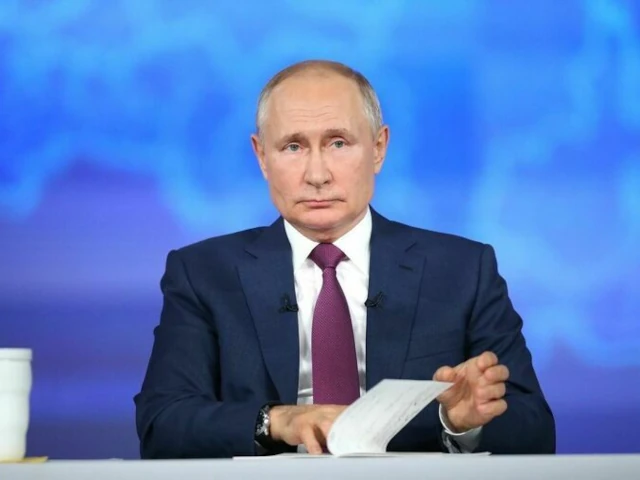 Путин: правительство должно оперативно помогать решать проблемы в сфере ЖКХ