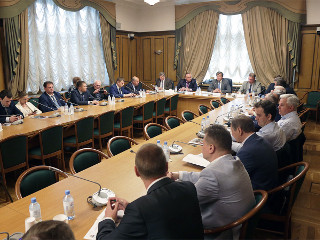 Круглый стол «Энергетическая стратегия России и инновационные приоритеты развития железнодорожной энергетики» прошел в Госдуме
